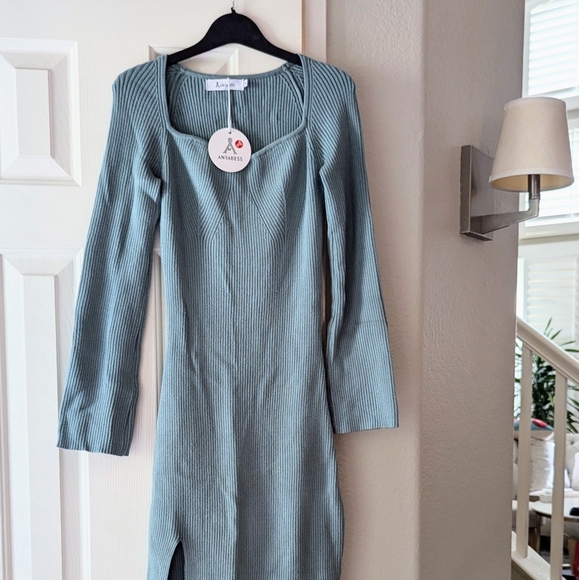 Dresses & Skirts - Sweater dress!